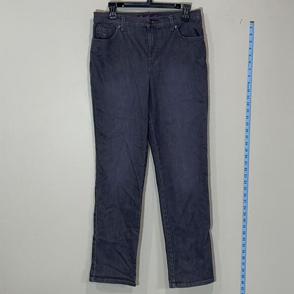 Gray Gloria Vanderbilt Amanda Jeans. Size 8. - Picture 1 of 9